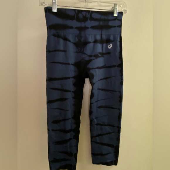 Women’s Shoactive Athletic Capri Leggings S Small Blue Black Print Waist 24” - Picture 1 of 7